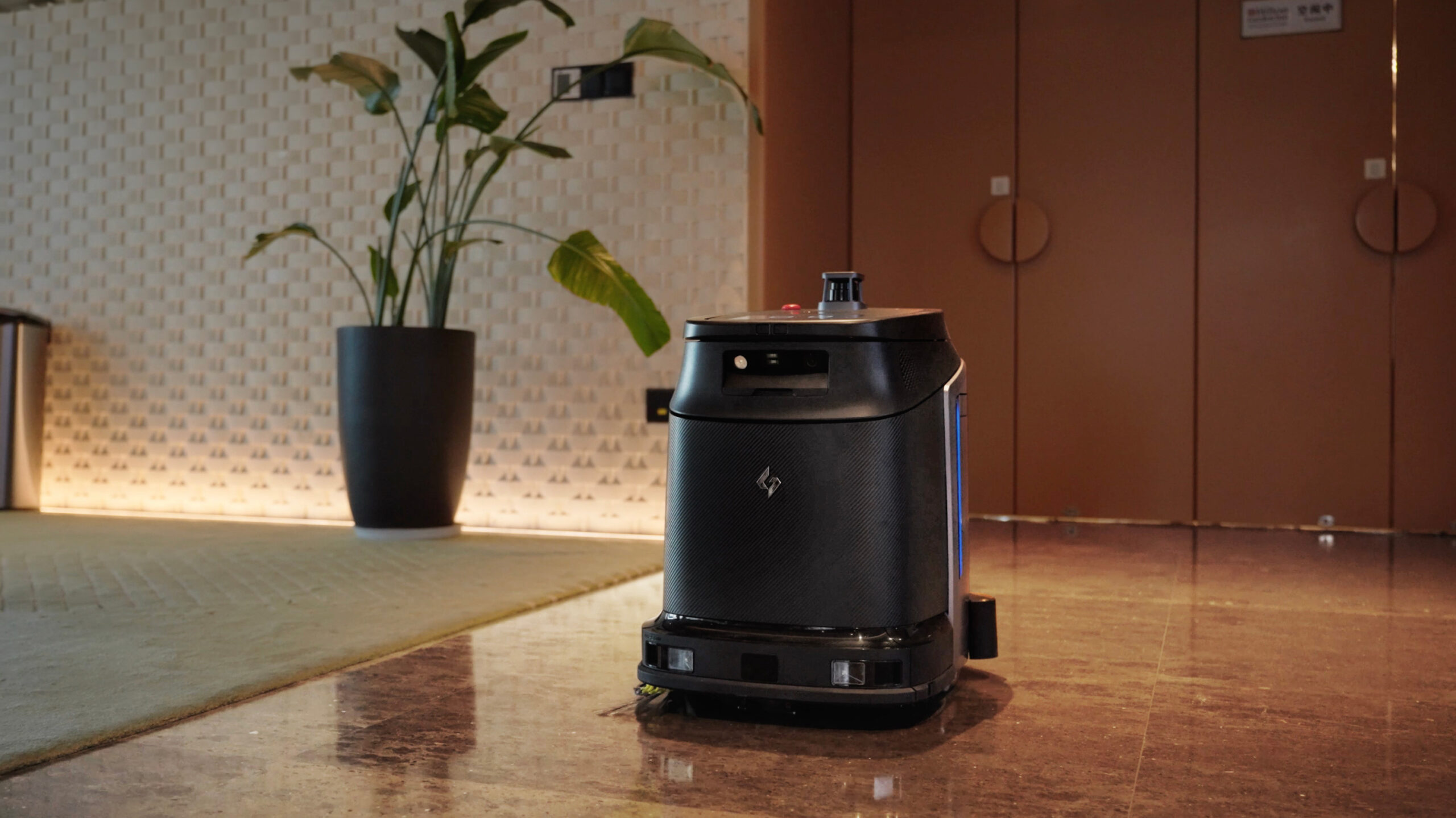 Robot vệ sinh Gausium Phantas S1 Pro M 4 trong 1 cho không gian thương mại