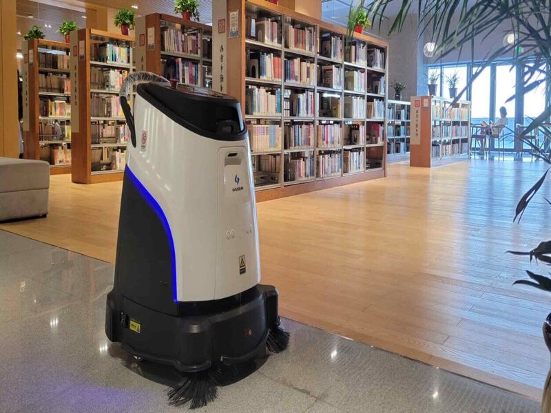 Gausium Vacuum 40 – chuyên hút bụi thảm và sàn cứng